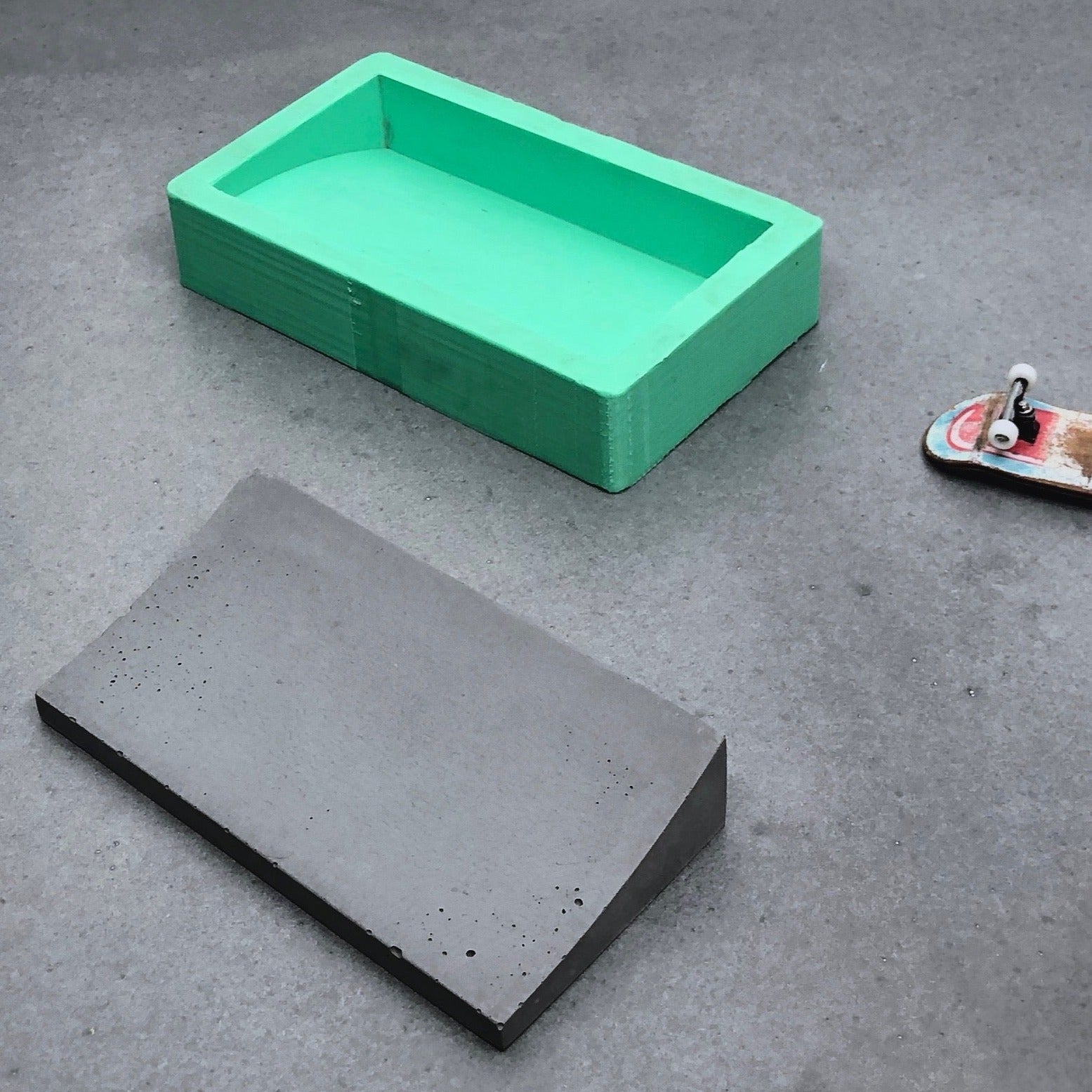 Table & Kicker-Mold