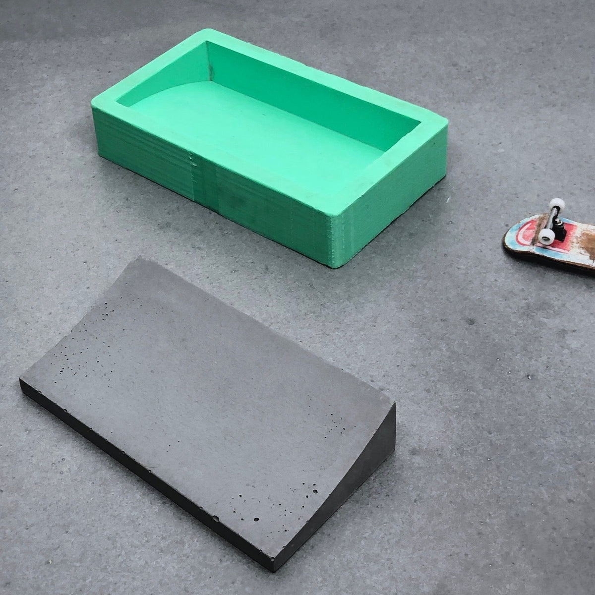Table & Kicker Casting Mold